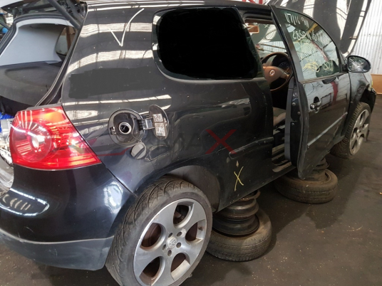 VW GOLF 5 2.0 FSI 