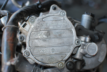 Вакуум помпа за Audi A4 2.0TFSI 06D145100