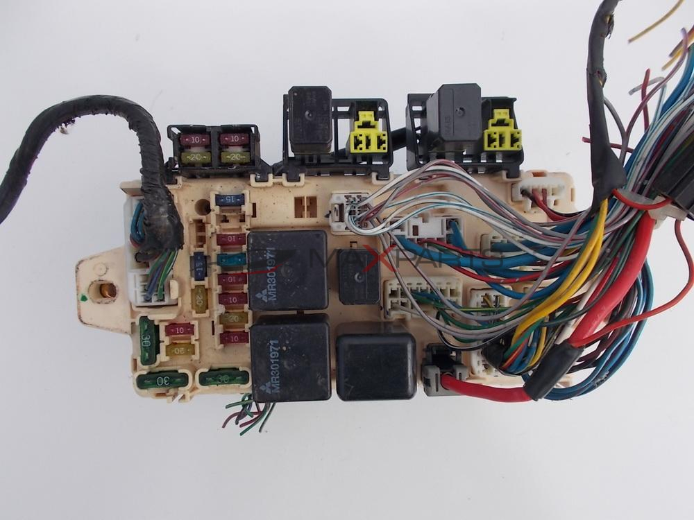 Бушонно табло за MITSUBISHI PAJERO 3.2 DID Fuse box MR445951B
