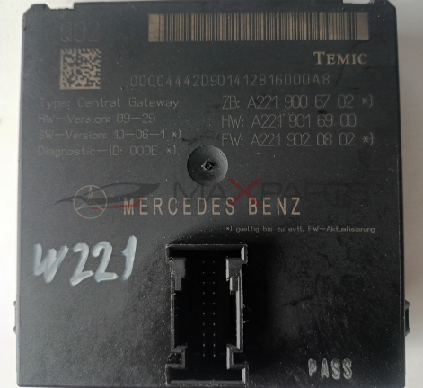УПРАВЛЯВАЩ МОДУЛ ЗА MERCEDES S CL   W221  2014   Q02  TEMIC  00004442D9014 12816000A8  Type : Central Gateway HW - Version : 09-29 SW   ZB : A221 900 67 02 * ) HW : A221 901 69.00 FW : A221 902 08 02 * )  MERCEDES BENZ  W221