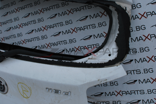 Заден капак за BMW F20 Със забележка