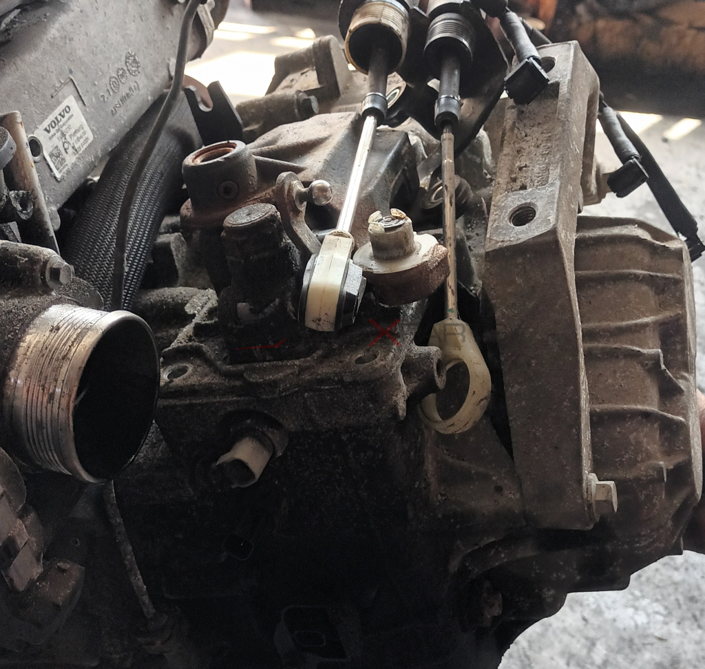 СК КУТИЯ 4X4 VOLVO XC60 2.4 D 5 215  P S MANUAL 1285039 CG9R 7002 KB