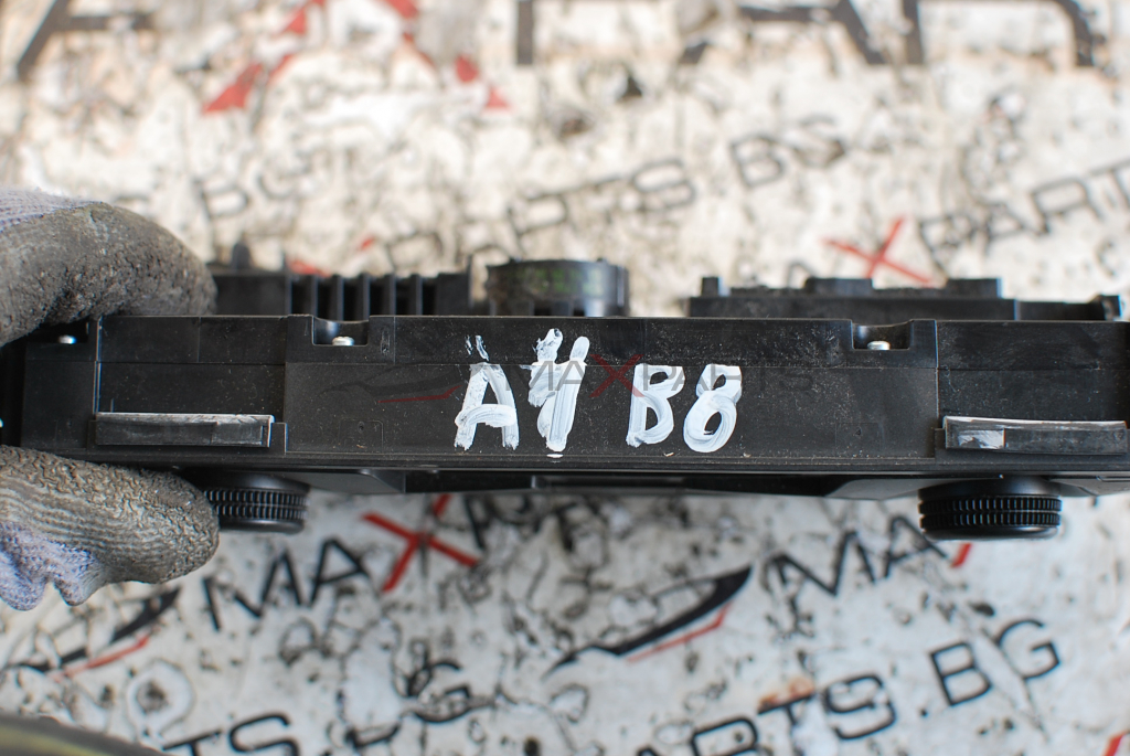 Клима управление за Audi A4 B8 8T2 820 043 AF