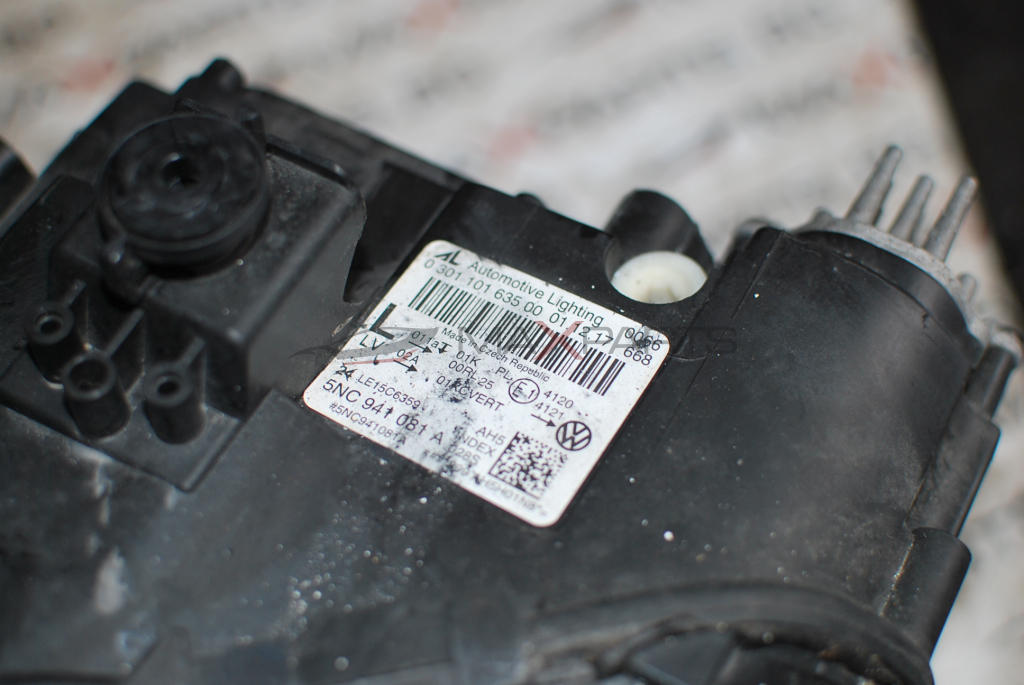 Ляв фар за Volkswagen Tiguan R-Line 0301101635 5NC941081A