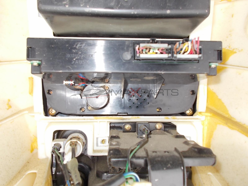 Клима управление за HYUNDAI SANTA FE 2.7 V6 Heater Climate Controls 9725020XXX