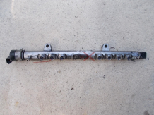 VOLVO S80  2.4 D FUEL RAIL   30777759