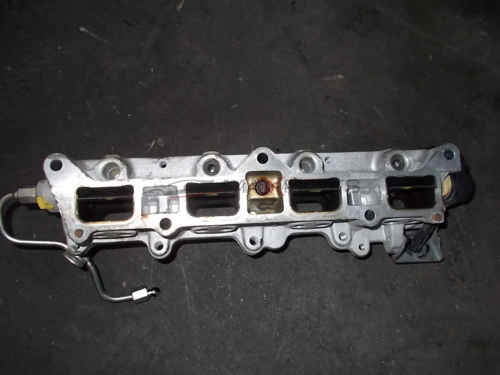Горивна рейка за SKODA OCTAVIA 1.6 FSI Fuel Rail 03C133204AA