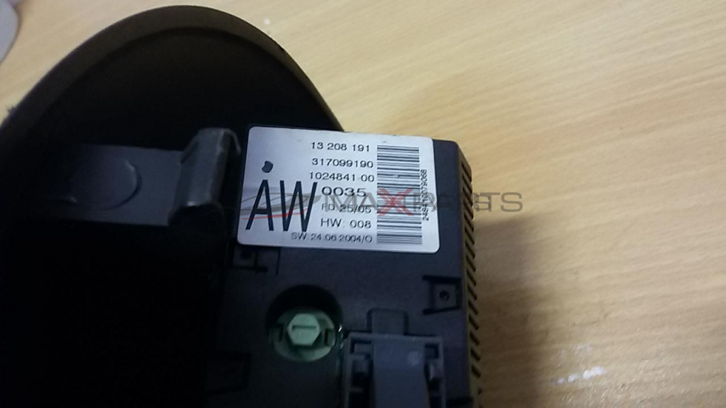 Дисплей за CORSA C  2005  DISPLAY 13208191  317099190  1024841-00  AW