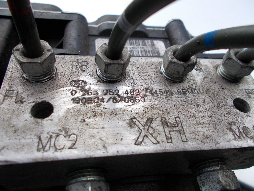 ABS модул за Toyota Avensis 2.2 D4D ABS PUMP 0265252483 44540-05140