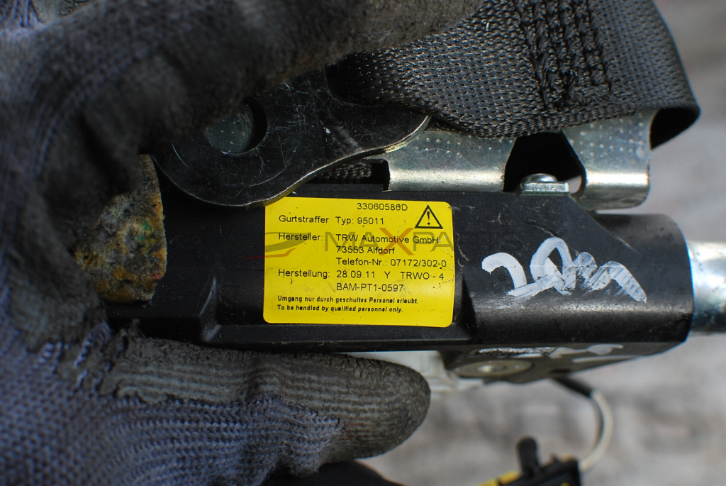 Заден ляв предпазен колан за Mercedes-Benz C-Class 33060586D