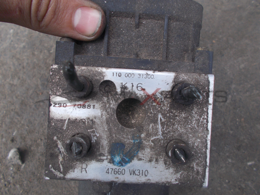 ABS модул за Nissan Navara 2.5DCI ABS PUMP 11000031300 47660VK310