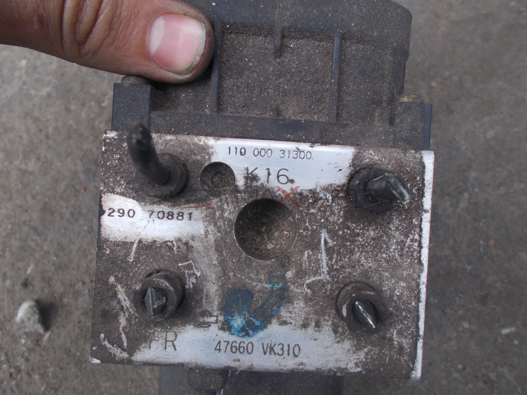 ABS модул за Nissan Navara 2.5DCI ABS PUMP 11000031300 47660VK310