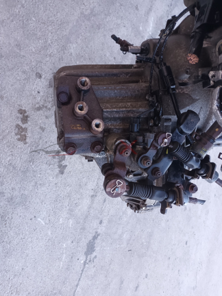 СКОРОСТНА КУТИЯ ЗА  HYUNDAI IX35 2.0CRDI  MANUAL GEARBOX