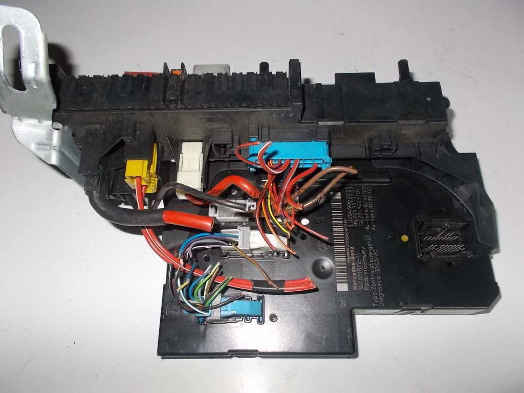 SAM модул за MERCEDES W204 C-CLASS CONTROL MODULE  2049060205  2049019702  2319025101
