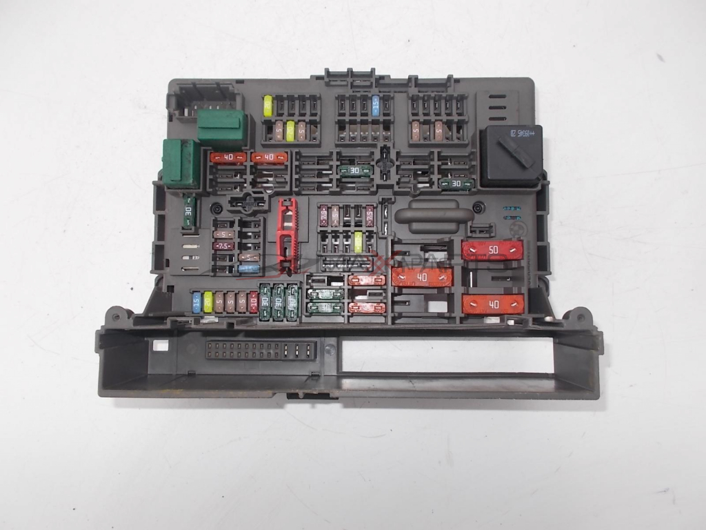 Бушонно табло за BMW E87 116D FUSE BOX 10688710 9119446-04 911944604