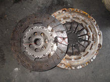 Феродов и притискателен диск за DACIA DUSTER 1.5 DCI NEW 0KM Friction disk & presure plate 302052316R 301016948R