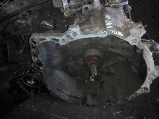 VOLVO V40 1.9 DCI MANUAL GEARBOX 1023765