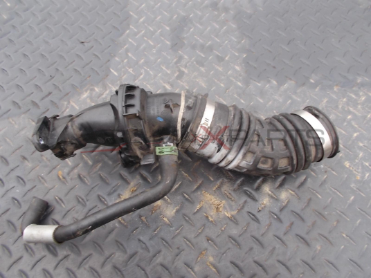 Въздуховод турбо за NISSAN QASHQAI 1.6DCI TURBO HOSE 165761844R