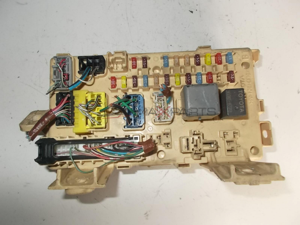 Бушонно табло за TOYOTA AVENSIS FUSE BOX  82641-CA020-F