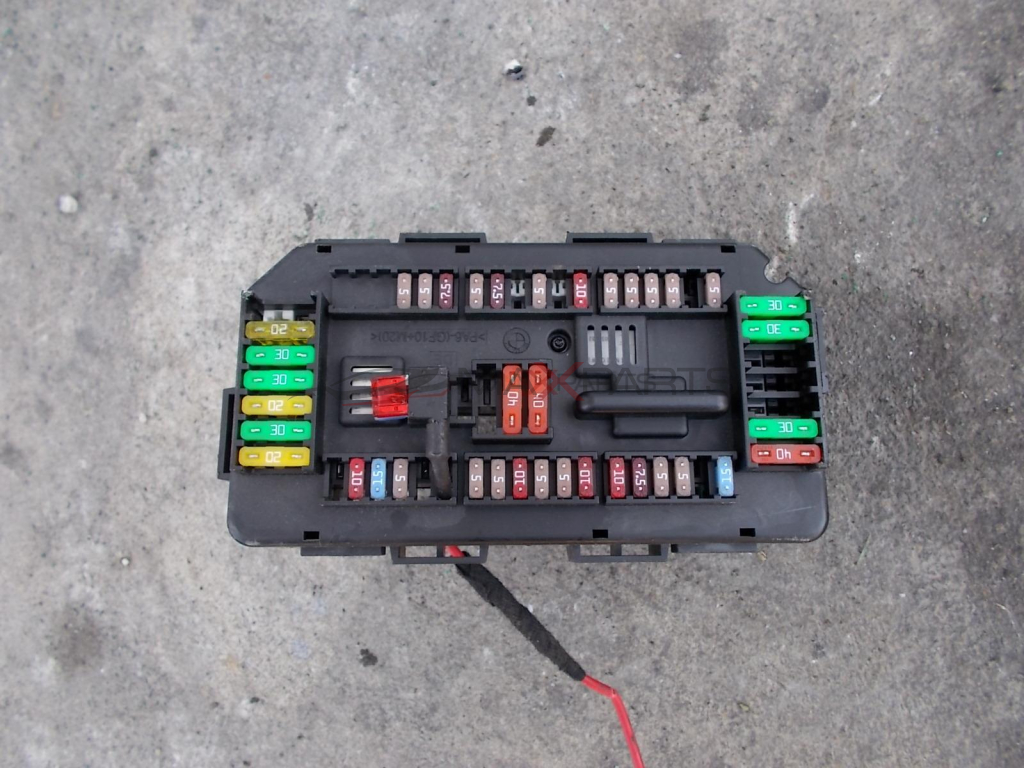 Бушонно табло за BMW F30 FUSE BOX 6114 V79337879