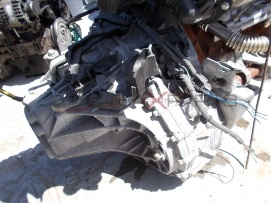 Скоростна кутия за NISSAN QASHQAI 1.5 DCI 6 SPEED MANUAL GEARBOX  320101889R 320104EA0B
