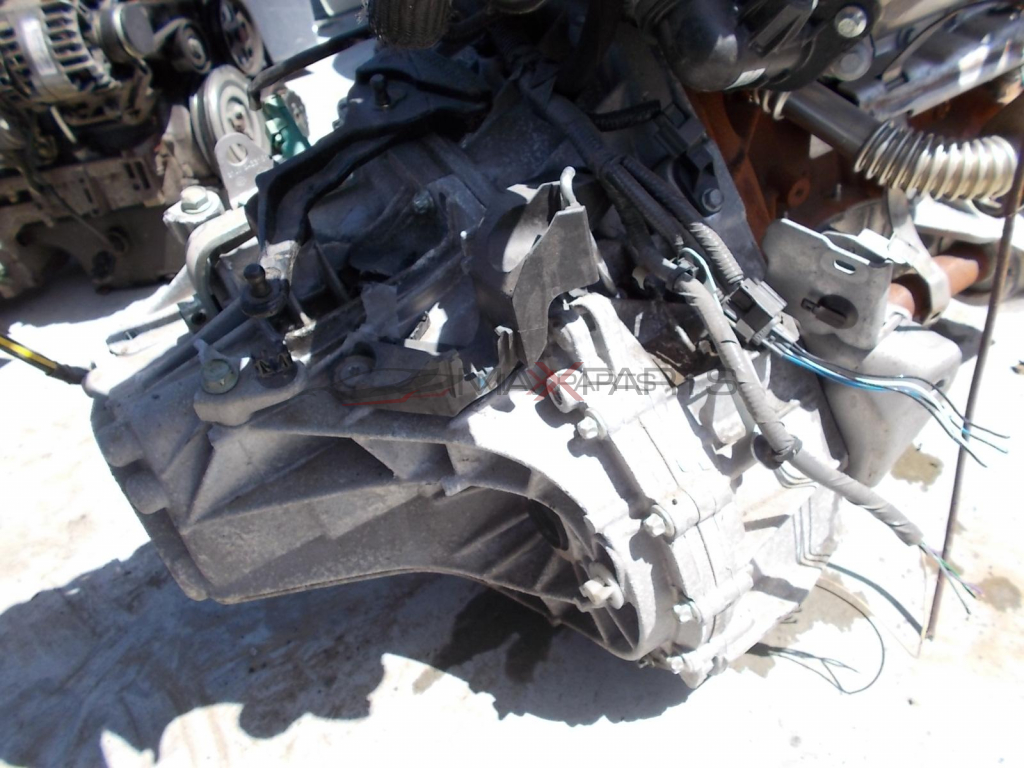 Скоростна кутия за NISSAN QASHQAI 1.5 DCI 6 SPEED MANUAL GEARBOX  320101889R 320104EA0B