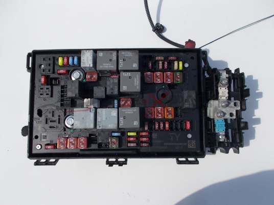 Бушонно табло за OPEL ASTRA J  Fuse box  13368641