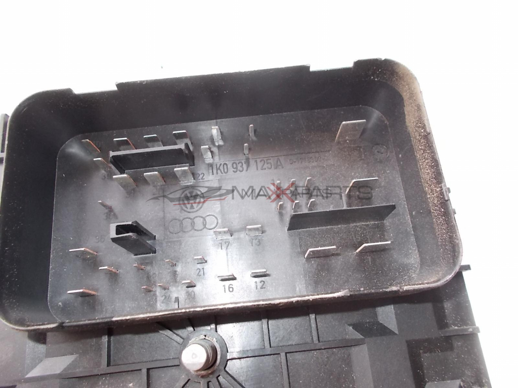 Бушонно табло за VW GOLF 5 FUSE BOX 1K0937125A