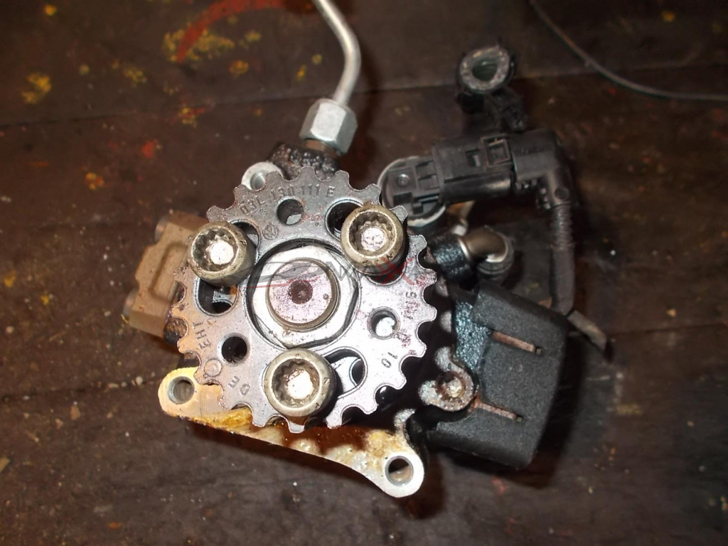 ГНП за SKODA OCTAVIA 1.6 TDI Fuel pump 03L130755E