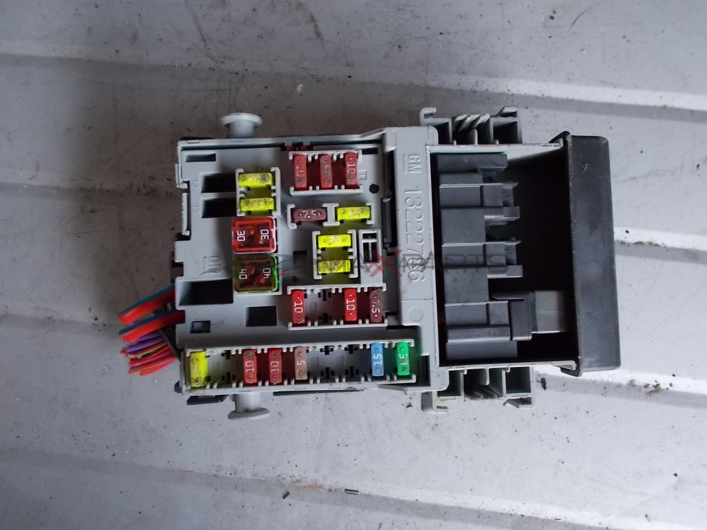 Бушонно табло за OPEL ASTRA J 2.0 CDTI  Fuse box 13222786